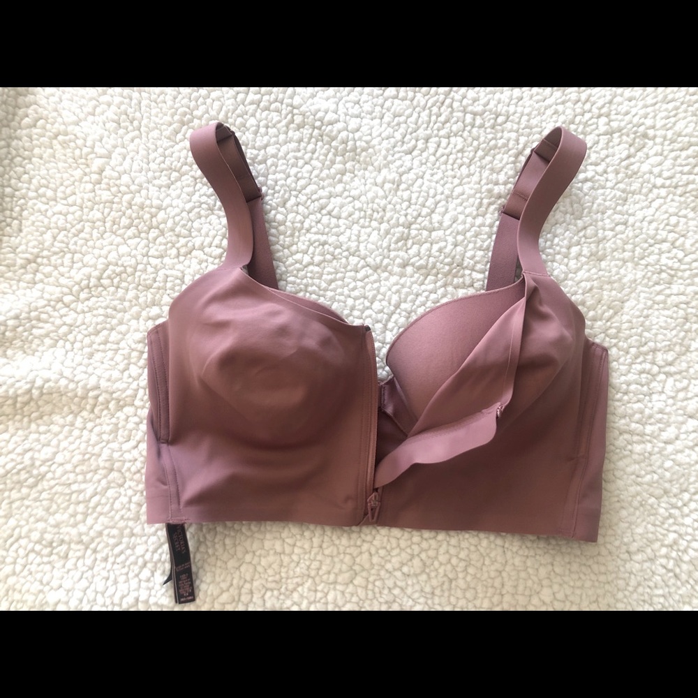 VICTORIA'S SECRET
Knockout Medium Support Long Line Front-close Sport Bra
